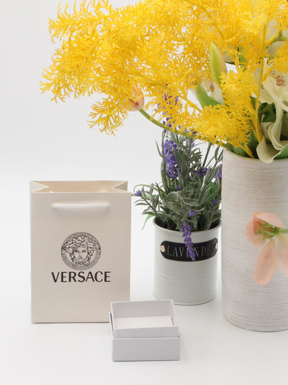 ملحقات فيرساتشي ابيض هدايا versace  