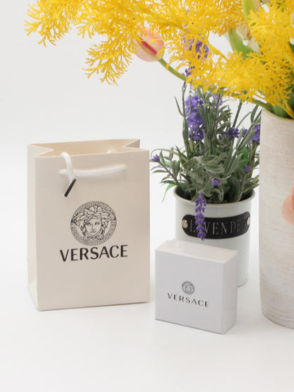 ملحقات فيرساتشي ابيض هدايا versace  