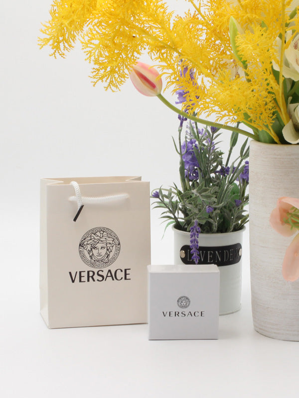 ملحقات فيرساتشي ابيض هدايا versace  