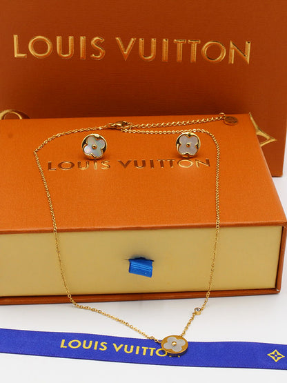 طقم لويس فيتون ناعم وايت شيل اطقم louis vuitton  