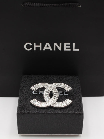 بروشات شانيل كيوبك بروش chanel فضي 