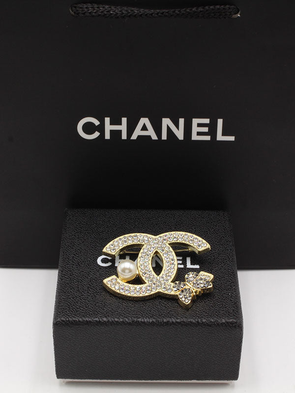 بروشات شانيل كريستال بروش chanel  