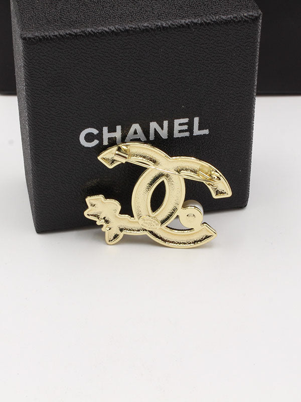 بروشات شانيل كريستال بروش chanel  