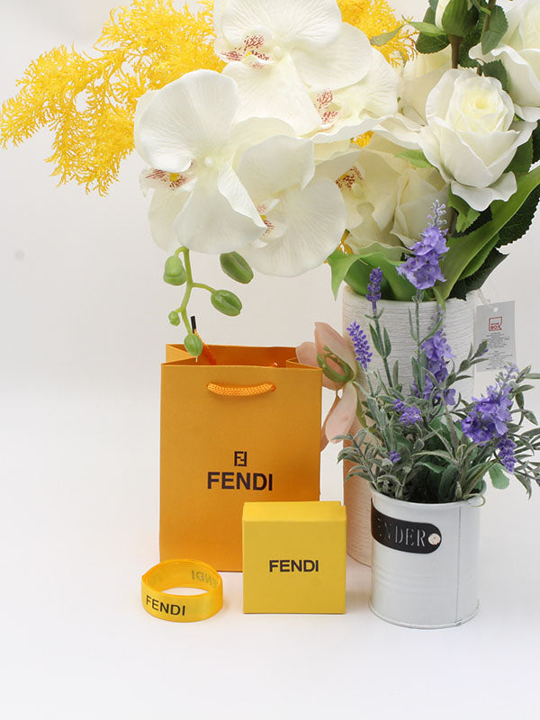 ملحقات فندي للاطقم علبه صغيره هدايا fendi  