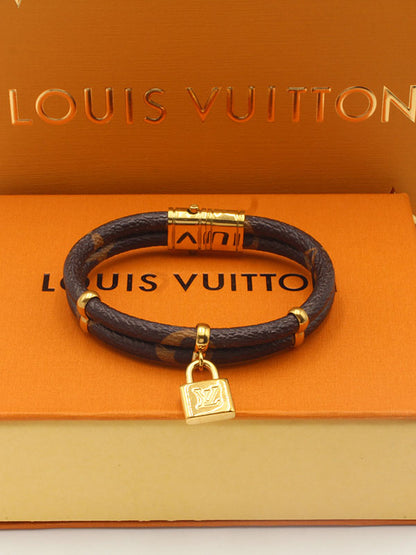 اساور لويس فيتون ليذر نيو لوك اسواره louis vuitton ذهبي
