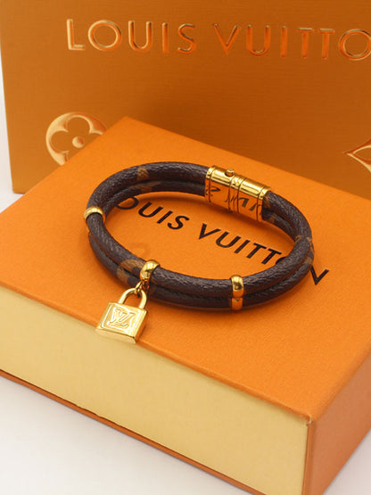 اساور لويس فيتون ليذر نيو لوك اسواره louis vuitton