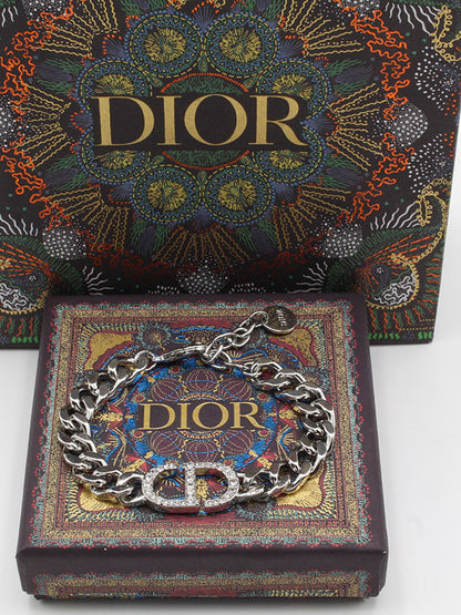 اساور ديور كريستال لوقو اسواره dior فضي 