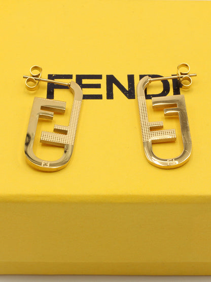 حلق فندي ميتل وسط ذهبي حلق fendi