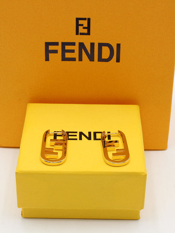 حلق فندي ميتال ذهبي وسط حلق fendi