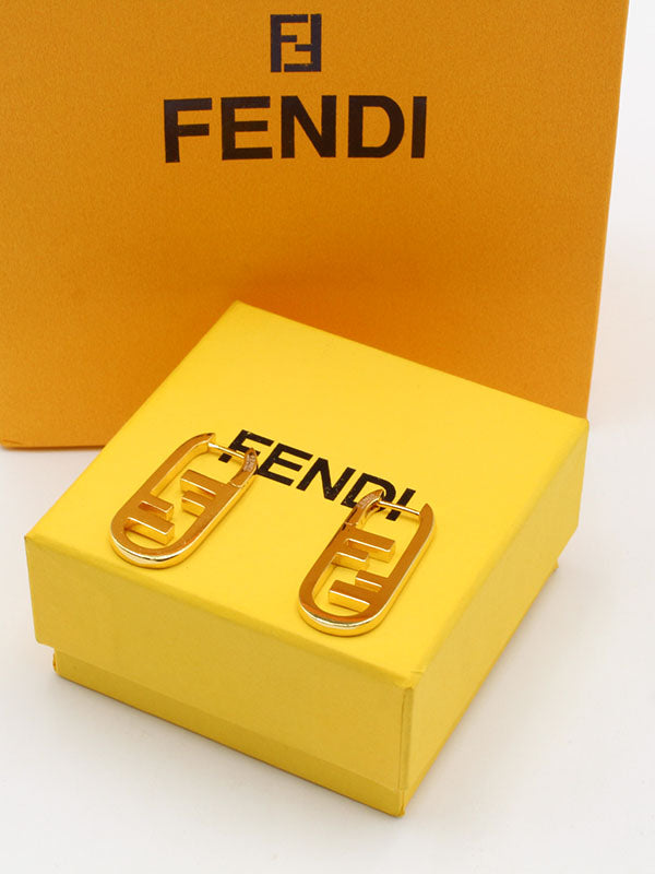 حلق فندي ميتال ذهبي وسط حلق fendi