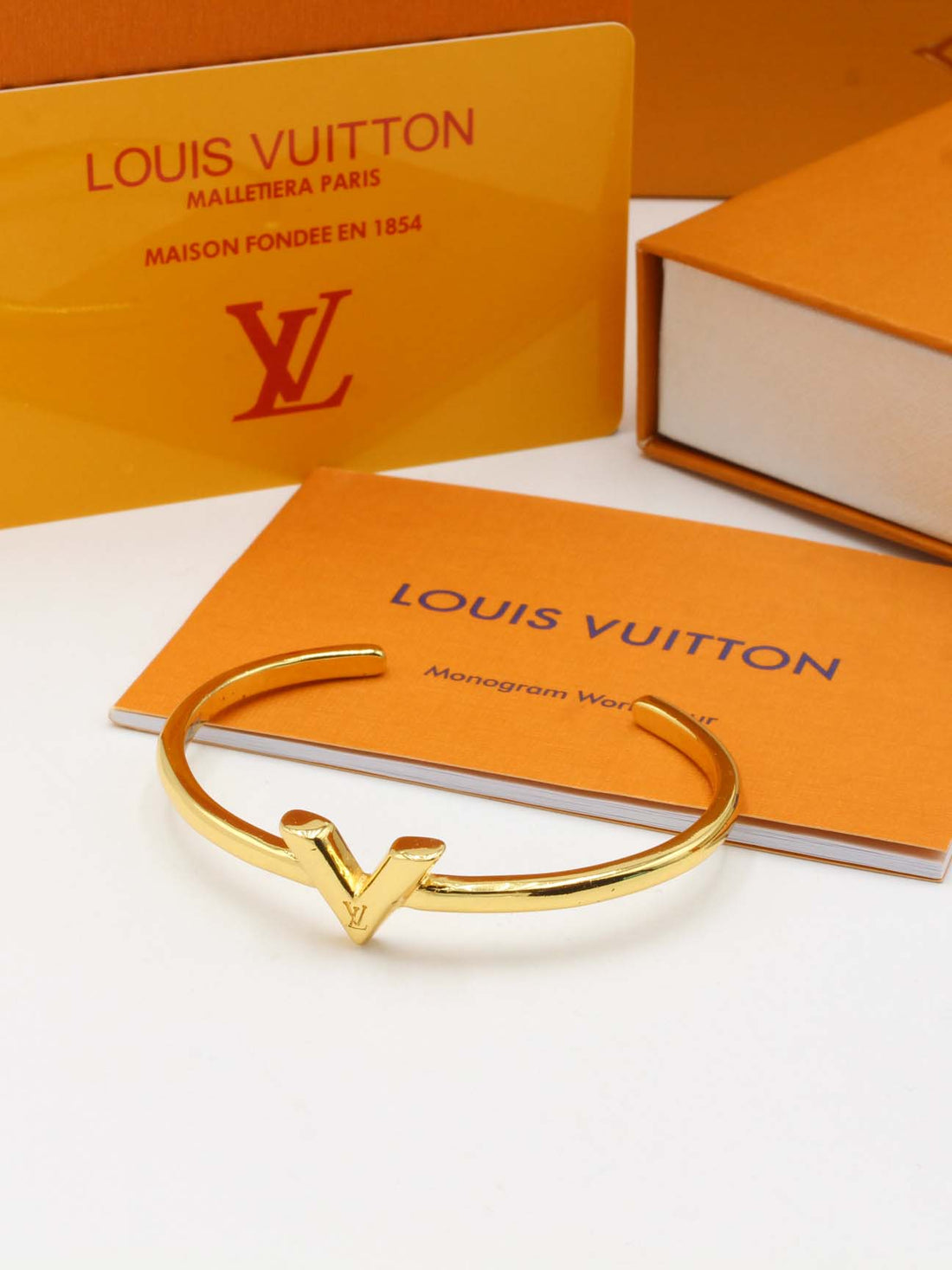اساور لويس فيتون قولد نيو بانقل لوقو اسواره louis vuitton