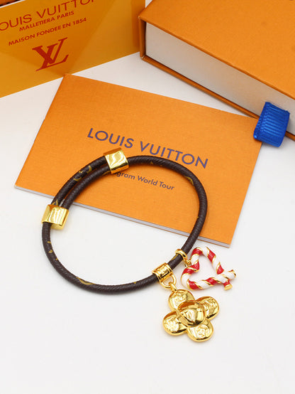 اساور لويس فيتون جلد لوقو فلاور اند هارت اسواره louis vuitton