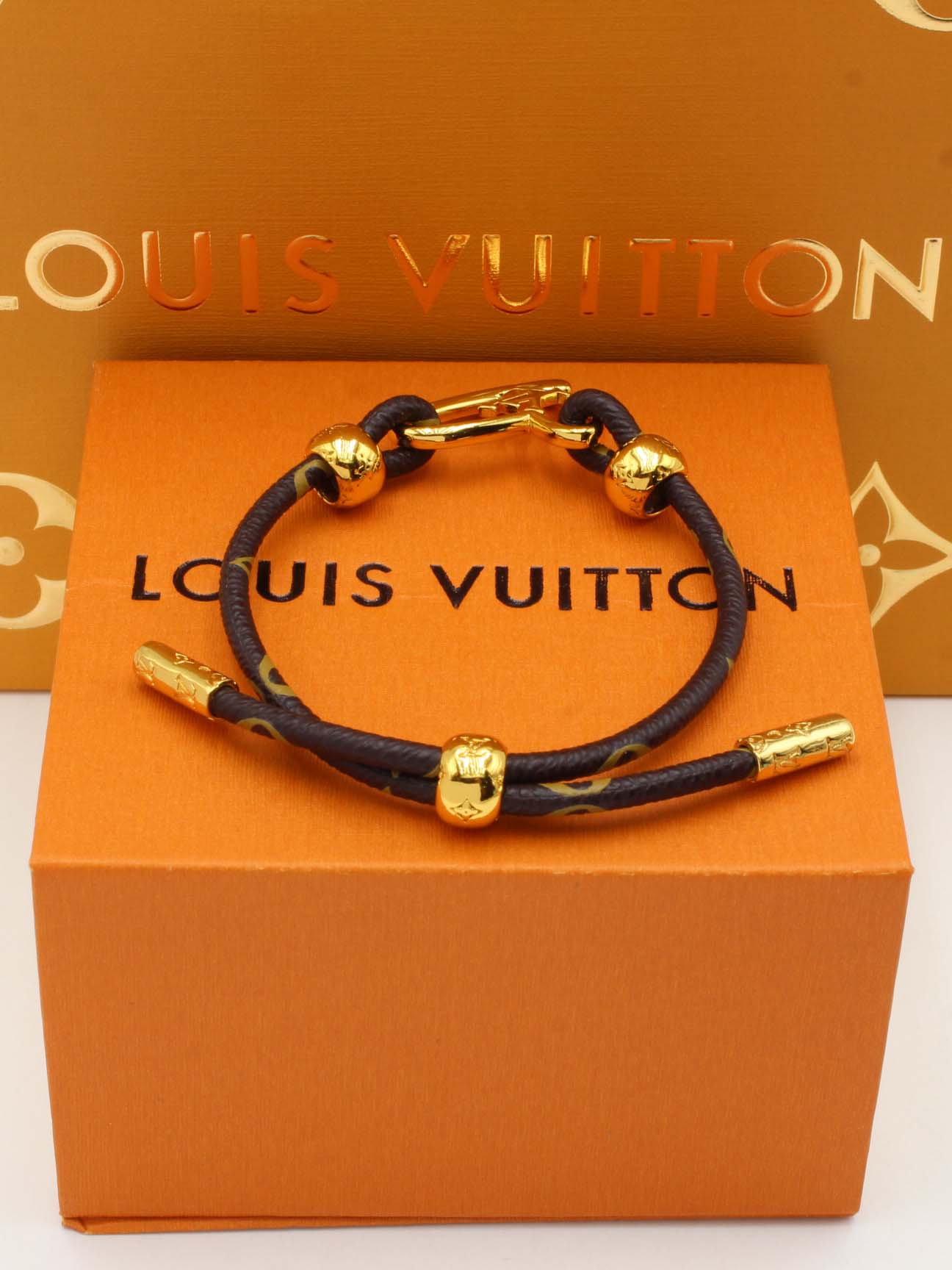 اساور لويس فيتون جلد لوقو نيو لوك اسواره louis vuitton