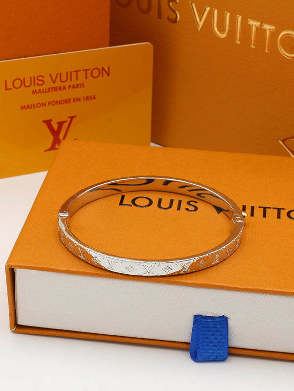 اساور لويس فيتون بانقل فلات لوقو اسواره louis vuitton فضي
