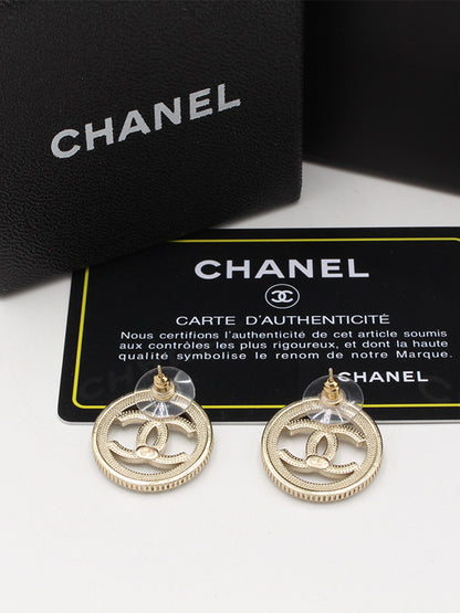 حلق شانيل قولد انتيك لوقو حلق chanel