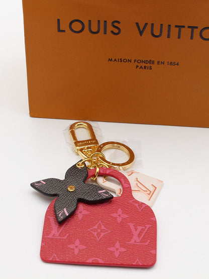 ميدالية لويس فيتون بيق رد ميدالية louis vuitton