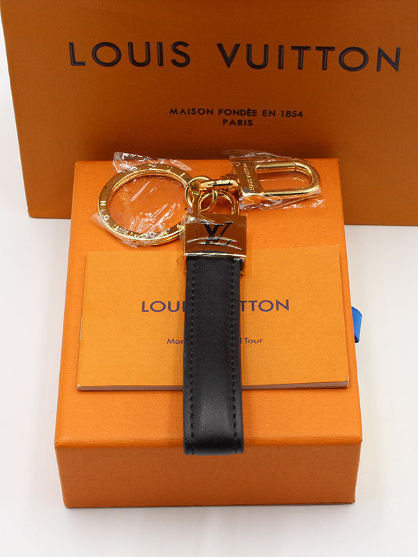 ميدالية لويس فيتون سيركل اند لذر ميدالية louis vuitton