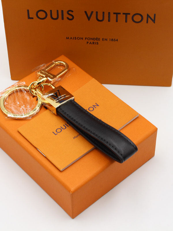 ميدالية لويس فيتون سيركل اند لذر ميدالية louis vuitton