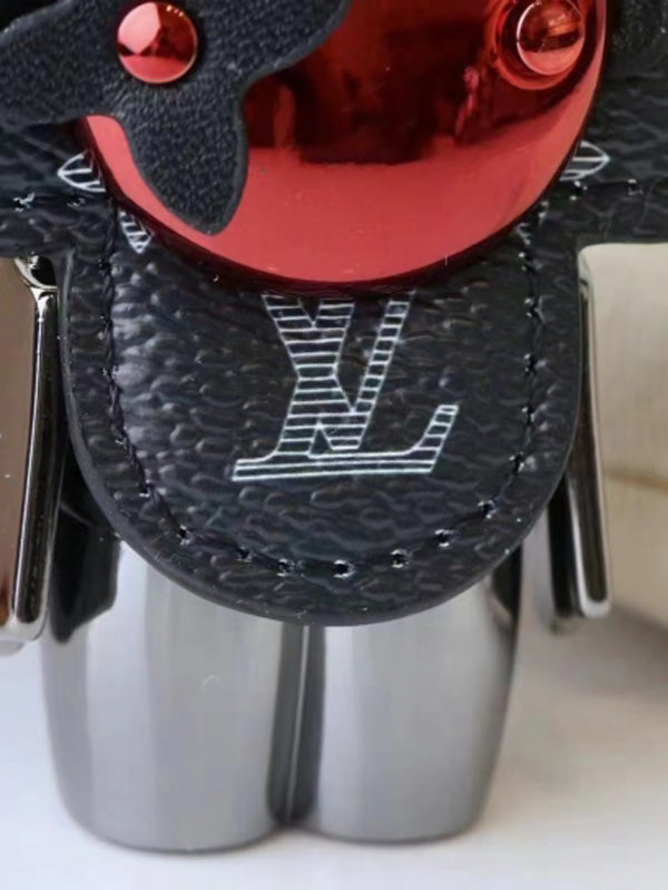 ميدالية لويس فيتون بلاك اديشن لوقو كبير ميدالية louis vuitton