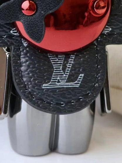 ميدالية لويس فيتون بلاك اديشن لوقو كبير ميدالية louis vuitton