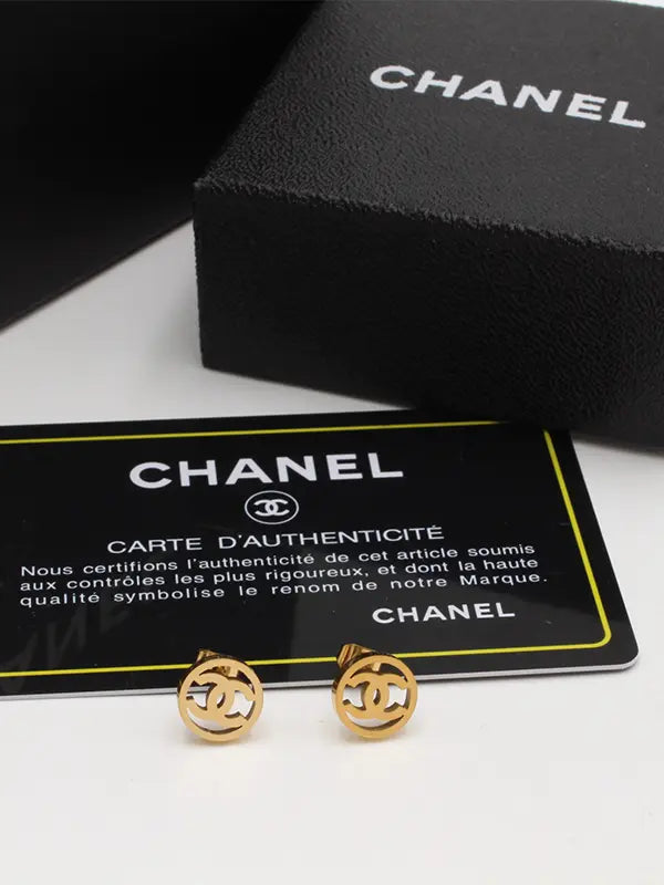 حلق شانيل ميتال صغير مدور حلق chanel ذهبي