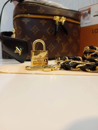 شنطة لويس فيتون ماستر صغيرة مكيب اب شنط وحقائب louis vuitton bags