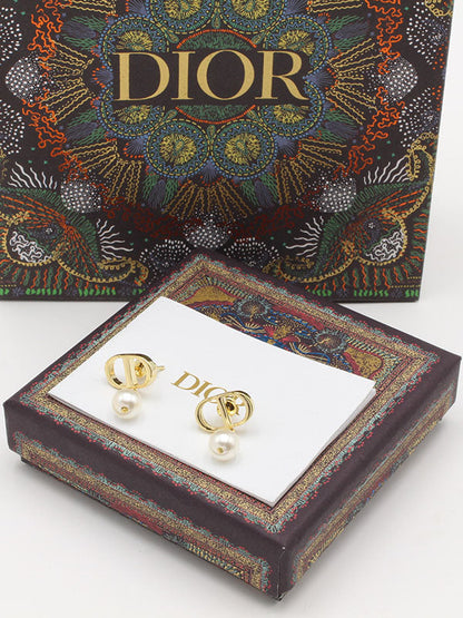حلق ديور لوقو قولد سنقل بيرل حلق dior