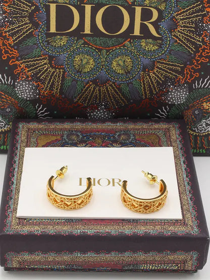 حلق ديور نقشة الغوايش لوقو حلق dior