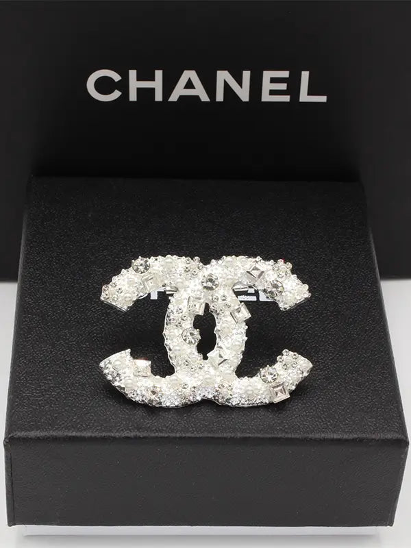 بروش شانيل 233 بروش chanel فضي