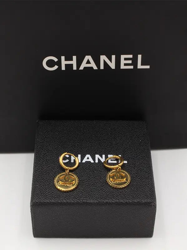 حلق شانيل ميتال ذهبي لوقو حلق chanel