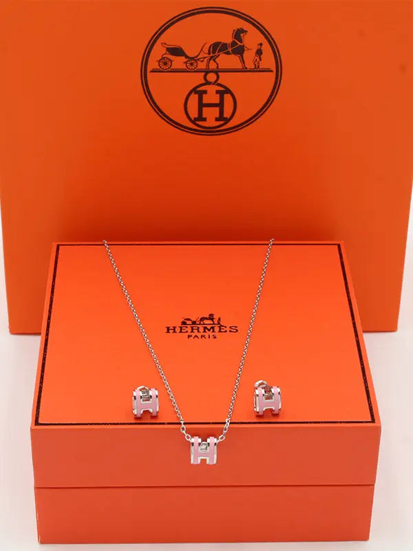 طقم هيرمز ملون ناعم ماستر لوقو اطقم HERMES وردي فضي