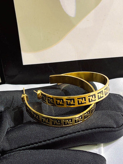حلق فندي مدور كبير حلق fendi