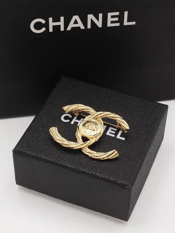 بروش شانيل 218 بروش chanel