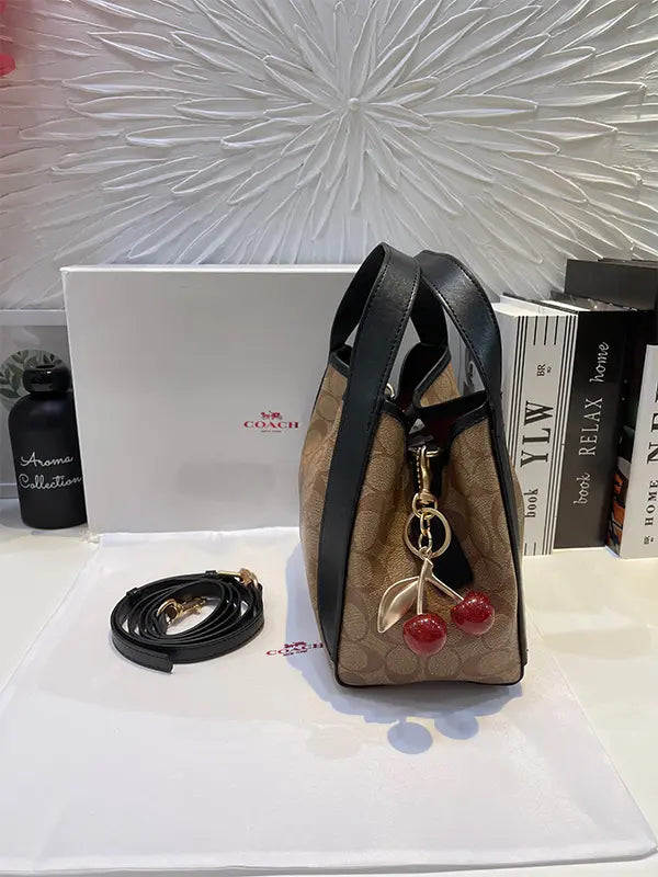 شنطة كوتش بنية شنط وحقائب coach bags