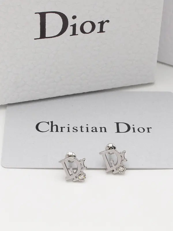حلق ديور صغير لوقو حلق dior فضي