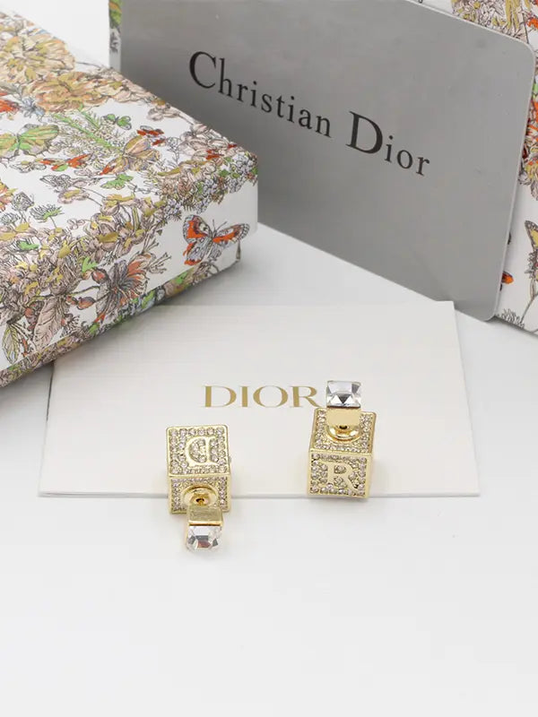 حلق ديور مكعب كريستال لوقو حلق dior