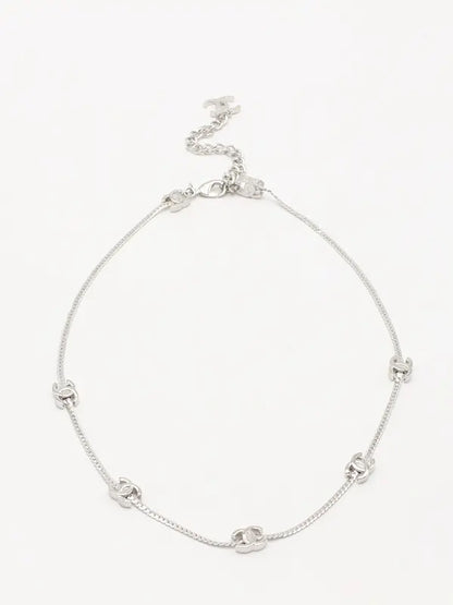 عقد شانيل تشوكر لوقو سلسال chanel فضي