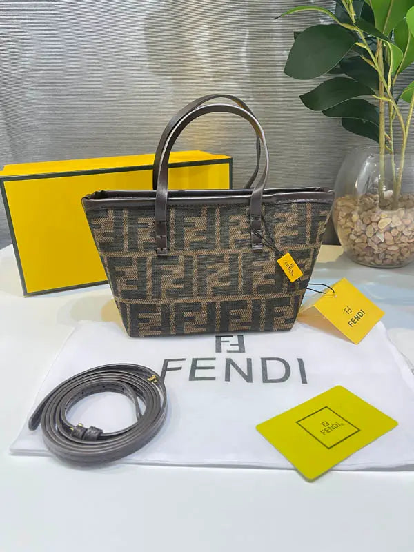 شنطة فندي وسط ماستر 390 شنط وحقائب fendi bags