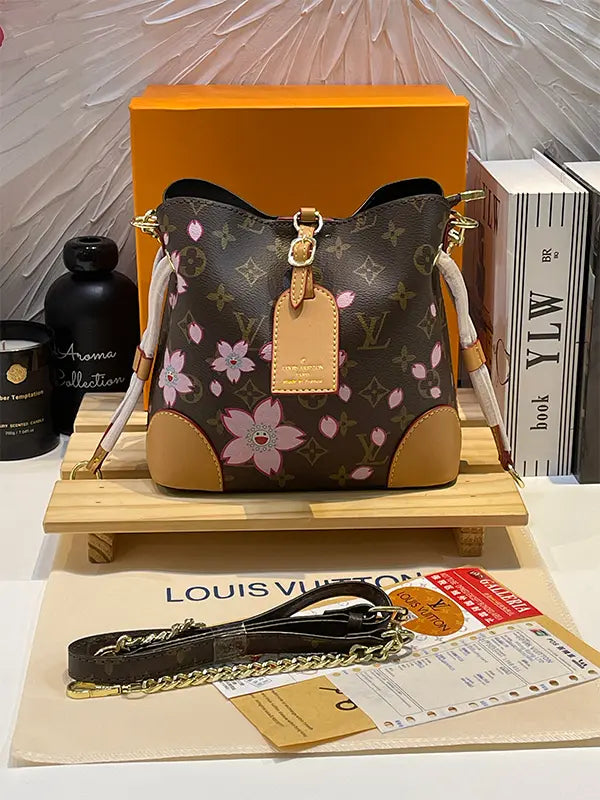 شنطة لويس فيتون ماستر بنية شنط وحقائب louis vuitton bags