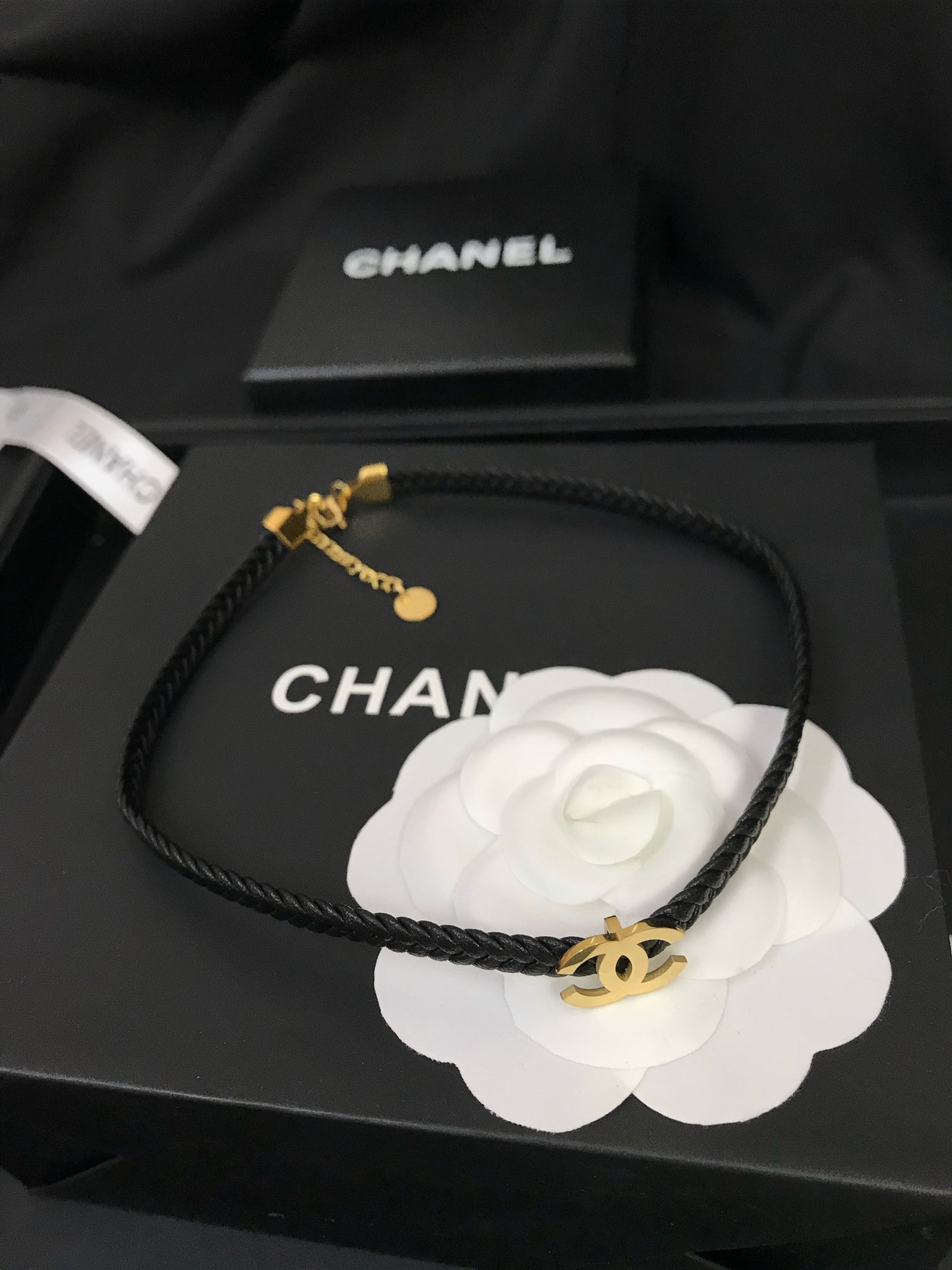 سلسال شانيل تشوكر اسود سلسال chanel