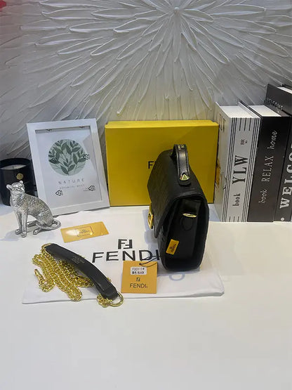 شنطة فندي صغيره اسود ماستر شنط وحقائب fendi bags