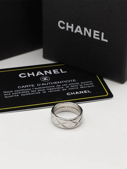 دبلة خاتم شانيل لوقو وسط خواتم chanel