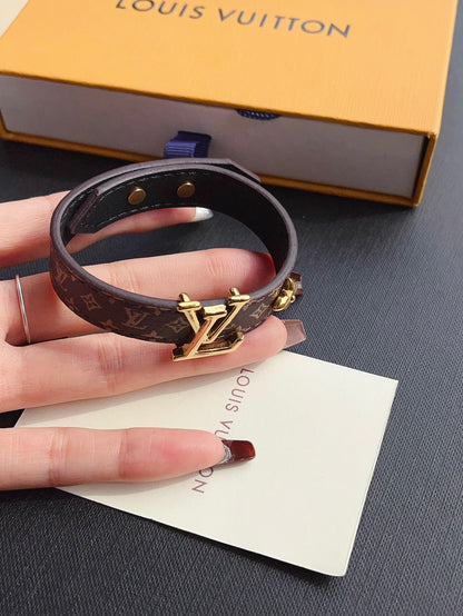 اساور لويس فيتون ليذر لوقو نيو لوك اسواره louis vuitton