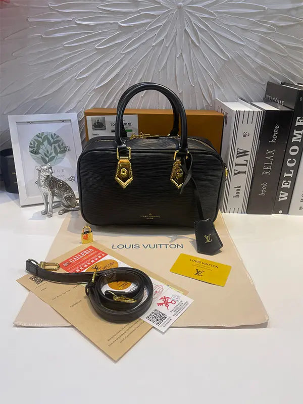 شنطة لويس فيتون ماستر نيو شايب شنط وحقائب louis vuitton bags اسود