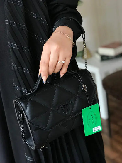 شنطة برادا اسود وسط الماستر