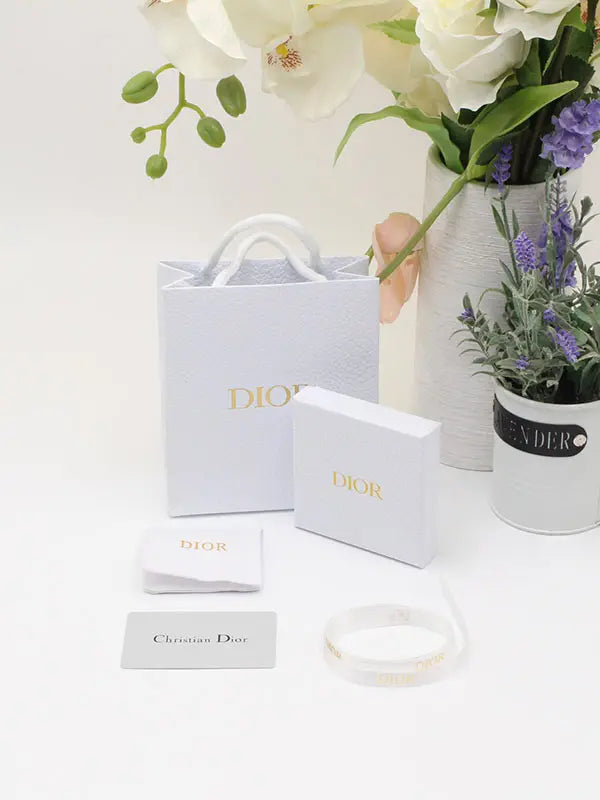 ملحقات ديور الذهبية الجديده هدايا dior