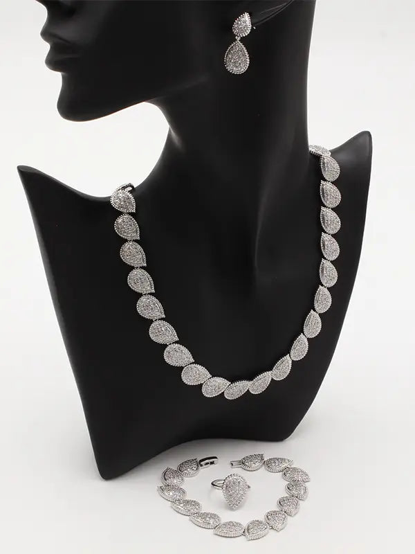 طقم بوشرون 4 قطع 688 اطقم bucheron فضي