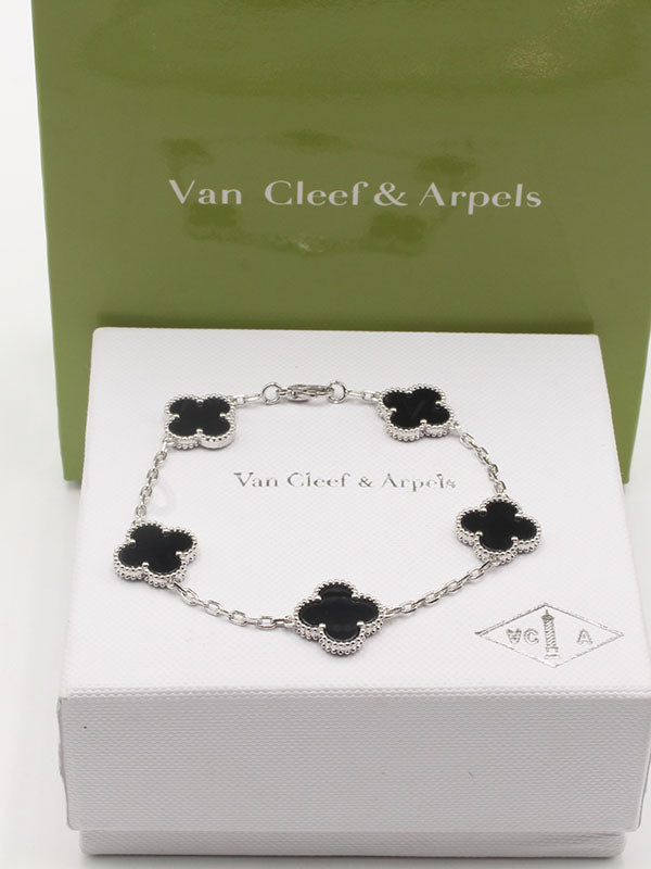 اساور فان كليف الماستر الجديده