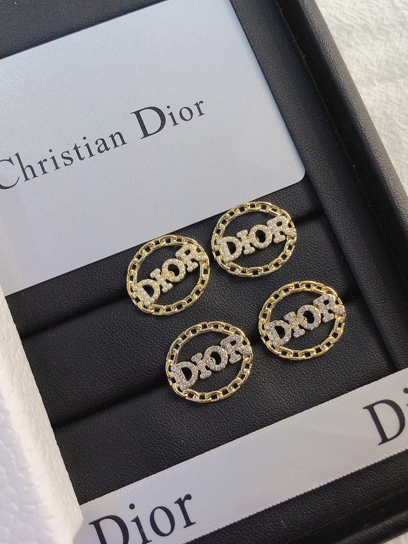 حلق ديور بيضاوي حلق dior