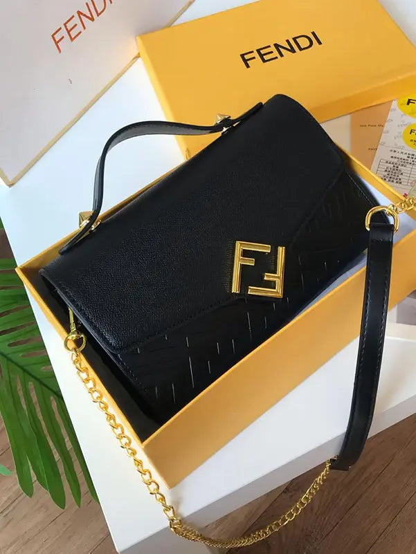 شنطة فندي صغيره اسود ماستر نيو لوقو شنط وحقائب fendi bags